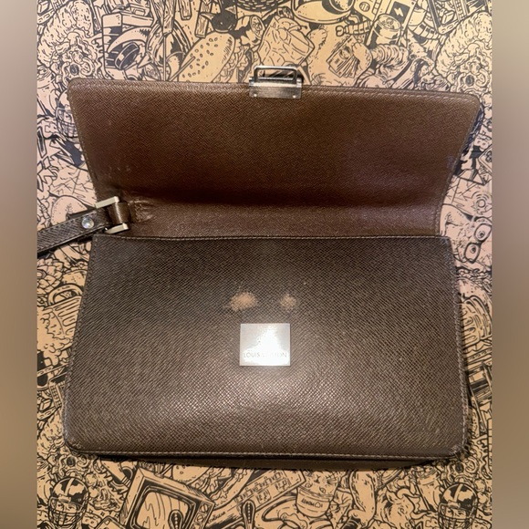 LOUIS VUITTON TAIGA SELENGA BROWN UNISEX CLUTCH - Picture 5 of 14